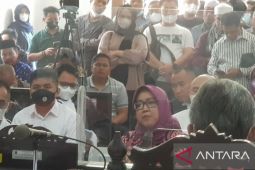 Lebih dari 10 kades Bogor hadir di PN Bandung beri dukungan untuk Ade Yasin