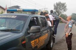 Polres Majalengka angkut pelajar dan masyarakat imbas sopir angkot mogok