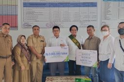 BPJAMSOSTEK Maluku salurkan beasiswa pendidikan