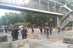 Polisi tutup sementara jalan di sekitar Monas karena ada unjuk rasa