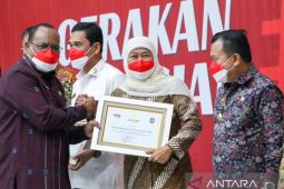 Jatim terima penghargaan atas dukungan pembagian 10 juta bendera merah putih