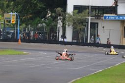 Selebrasi Abyan juara nasional Gokart Eshark Rok Cup 2022