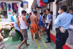 Petugas Lapas Kalianda geledah ruangan dan tes urine napi