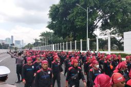 Massa buruh mulai datangi gedung DPR di Senayan