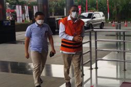 KPK periksa enam saksi dalami penerimaan uang oleh eks Wali Kota Ambon Richard Louhenapessy