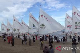 Wali Kota Balikpapan  sambut kedatangan parade perahu sandeq