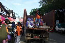DHL Tanah Bumbu kerahkan 225 petugas kebersihan