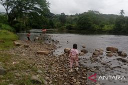 Tim Basarnas cari seorang nenek yang tenggelam saat cuci rebung di sungai