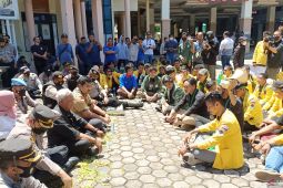 Ketua DPRD temui mahasiswa demo penolakan harga BBM