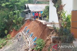5 kecamatan di Cianjur dilanda banjir dan longsor