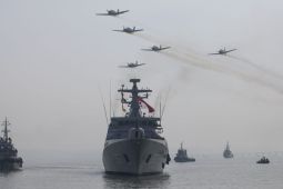 Pesawat Latih Bonanza TNI AL Jatuh di alur pelayaran barat Surabaya