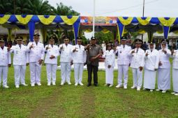 Syah Afandin serahkan tunggul kecamatan terbaik