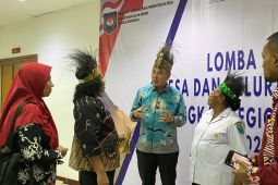 Bupati Kaimana motivasi aparat Kampung Namatota ikut Lomba Desa