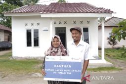 PT Timah serahkan rumah tinggal layak huni untuk warga Desa Kulur
