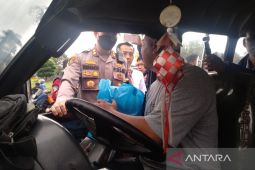 Polres Garut salurkan seribu paket sembako untuk pekerja jalanan