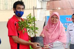 DInas Pangan Kaltim tekan inflasi  dengan bagikan tanaman cabai