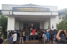 DPRD Bangka Selatan terima para pendemo masuk ke ruangan