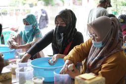 Penguatan ekonomi penyintas Tuberkolosis RO melalui usaha telur asin