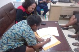 Pemerintah Kota Sorong berikan santunan korban luka akibat longsor