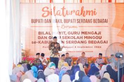 Bobby Nasution berikan bantuan  modal usaha ke warga Serdang Bedagai