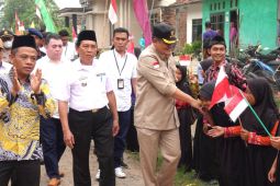 Bupati Lampung Tengah serahkan bantuan korban bencana putting beliung dan kebakaran