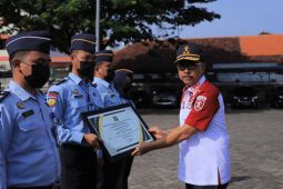 Kemenkumham beri penghargaan sipir gagalkan penyelundupan sabu-sabu di lapas