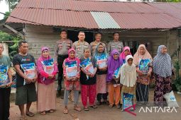Polres Bangka Barat salurkan bantuan beras