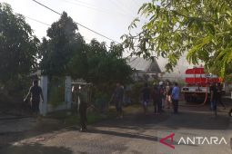 Asrama PHB Banda Aceh terbakar, korban sementara mengungsi di masjid