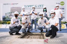 Mall Living World Kota Wisata Cibubur rampungkan atap