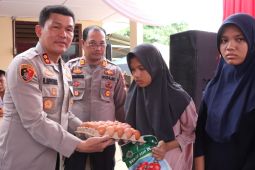 Kapolres Simalungun bantu anak yatim