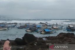 Nelayan pantai selatan Cianjur berharap bantuan Pemda selama tak bisa melaut