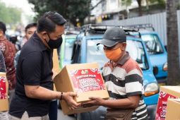 Ditreskrimsus Polda Metro salurkan pembagian bansos sembako