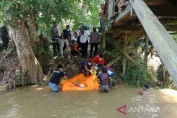 Polres selidiki mayat mengapung di sungai