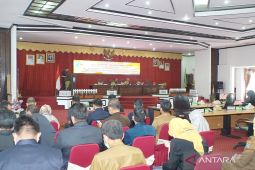 Sekda HSS sampaikan jawaban eksekutif atas raperda perpustakaan