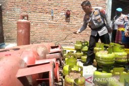 Gudang elpiji oplosan digerebek Polresta Cirebon