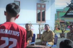 Bupati Eddy Berutu berangkatkan tim sepak bola U-16 Dairi ke Kejurnas FOSSBI