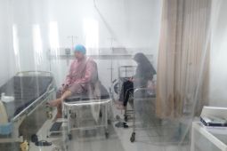 Warga Karawang keracunan gas klorin dilarikan ke rumah sakit