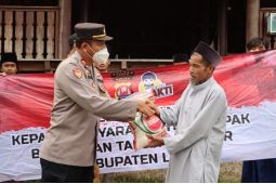 Polres Lebak bagikan sembako kepada warga Suku Badui terdampak bencana alam
