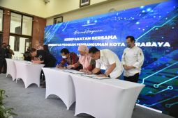 Pemkot Surabaya gandeng 20 perguruan tinggi swasta atasi problem sosial