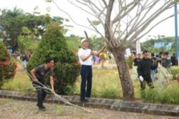 Sekda Tanah Bumbu bersama DLH gelar aksi bersih-bersih
