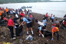 Komunitas lingkungan bersihkan 3.891 kg sampah di Pantai Passo Ambon, patut diapresiasi