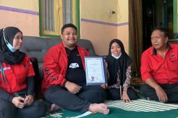 PDIP Surabaya gencarkan blusukan dan beri bantuan MBR di perkampungan