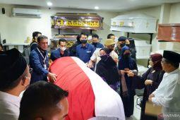 Jenazah Azyumardi tiba di Bandara Soetta Tangerang, Senin pukul 22.35 WIB