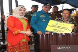 Bupati Kotabaru salurkan bantuan korban kebakaran