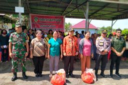 Pemkab Landak distribusikan bantuan sosial kenaikan BBM ke pedagang