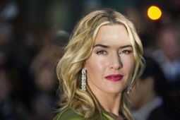 Aktris Kate Winslet dibawa ke rumah sakit karena jatuh saat syuting film