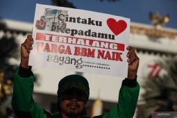Unjuk rasa buruh di Surabaya