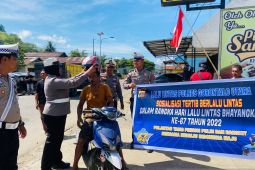 Polres Gorontalo Utara bagikan helm di HUT ke-67 Lalin Bhayangkara