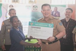 BPJS Kesehatan distribusikan 1.650 KIS untuk warga Maybrat