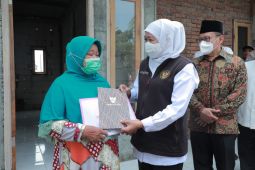 Khofifah serahkan tujuh unit rutilahu di Sidoarjo